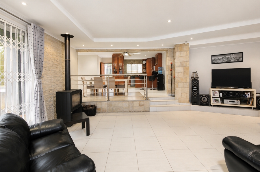 4 Bedroom Property for Sale in Strubensvallei Gauteng