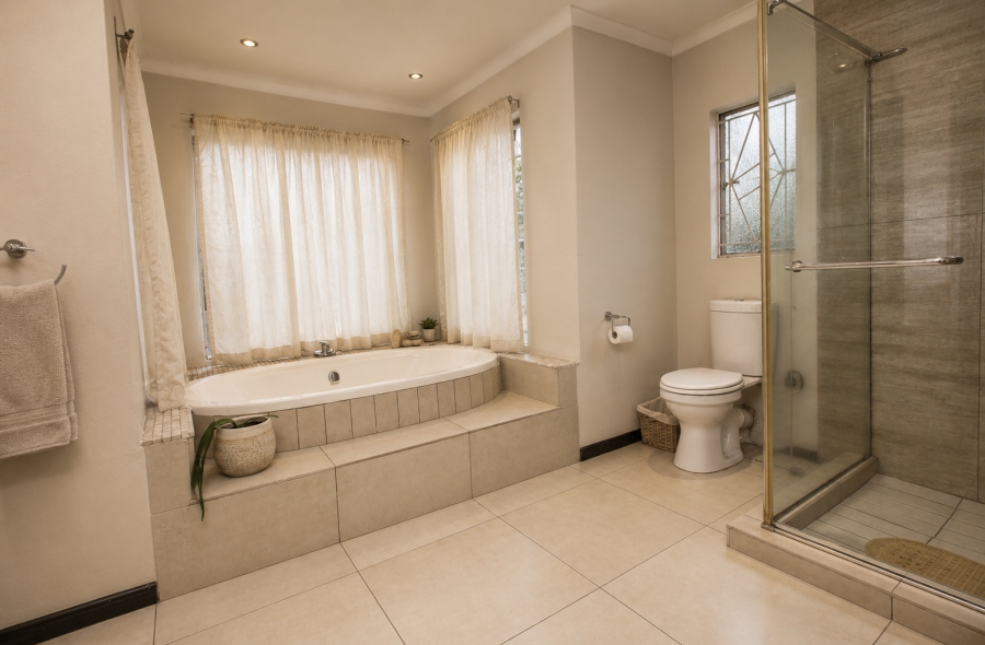 4 Bedroom Property for Sale in Strubensvallei Gauteng