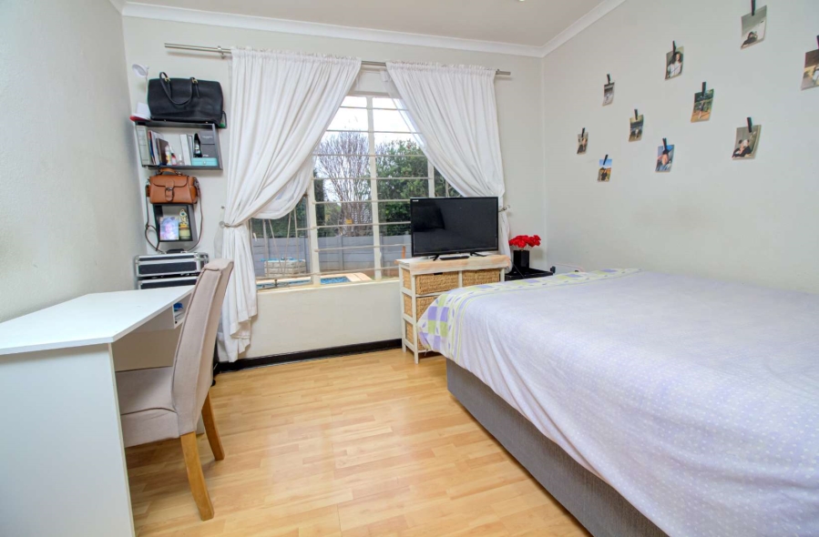 4 Bedroom Property for Sale in Strubensvallei Gauteng