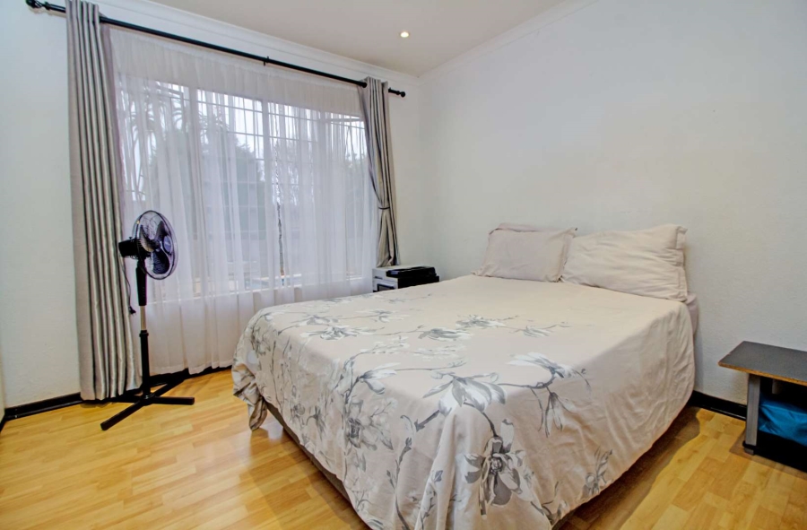 4 Bedroom Property for Sale in Strubensvallei Gauteng