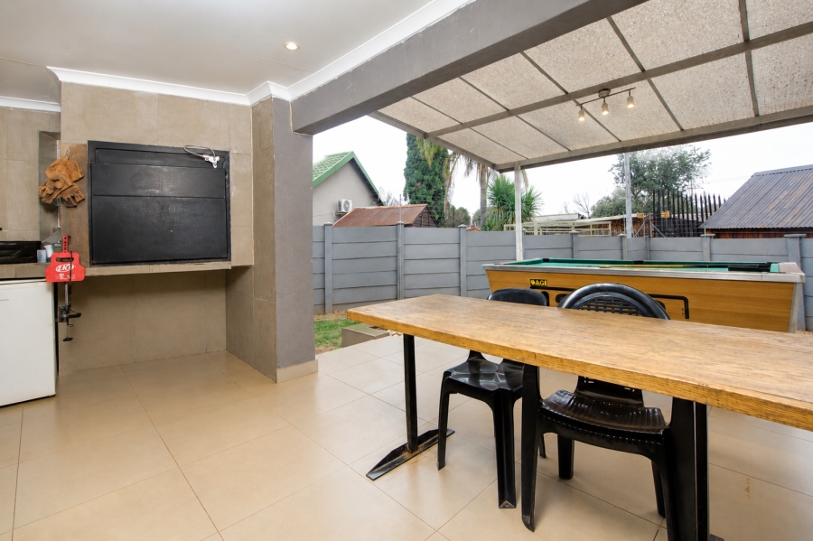 4 Bedroom Property for Sale in Strubensvallei Gauteng