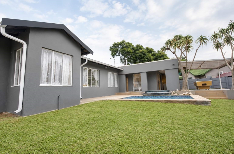 4 Bedroom Property for Sale in Strubensvallei Gauteng