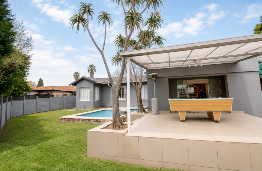 4 Bedroom Property for Sale in Strubensvallei Gauteng