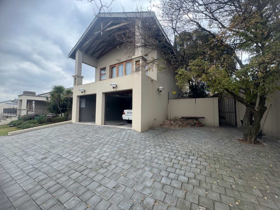5 Bedroom Property for Sale in Oakdene Gauteng