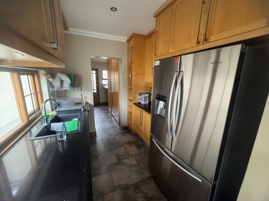 5 Bedroom Property for Sale in Oakdene Gauteng