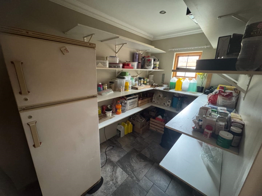 5 Bedroom Property for Sale in Oakdene Gauteng