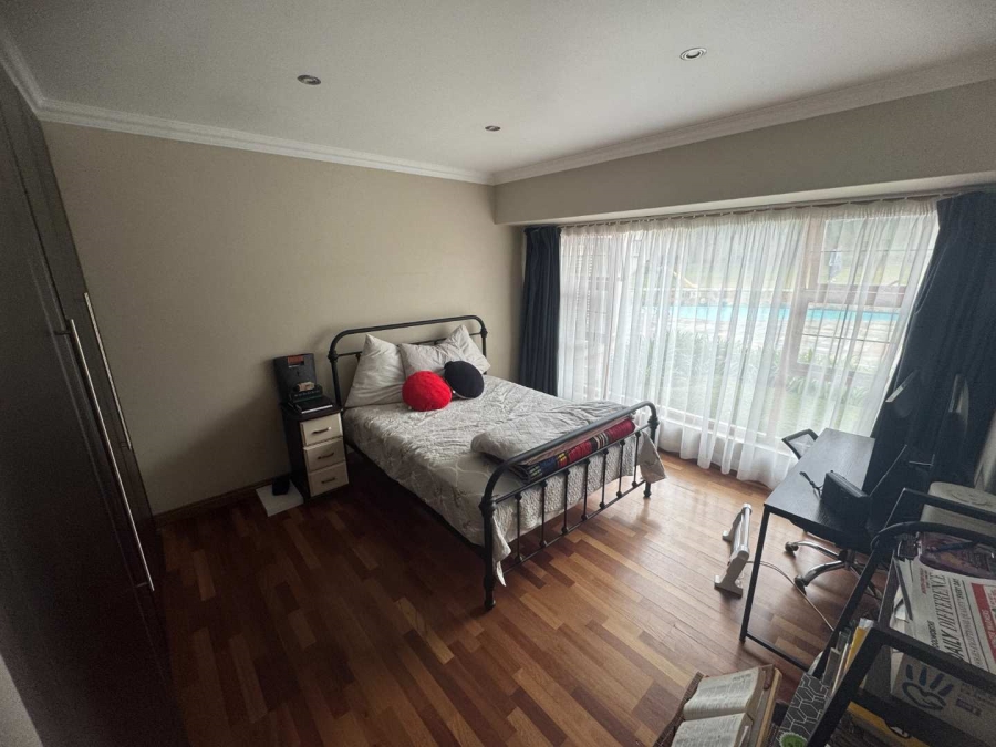 5 Bedroom Property for Sale in Oakdene Gauteng