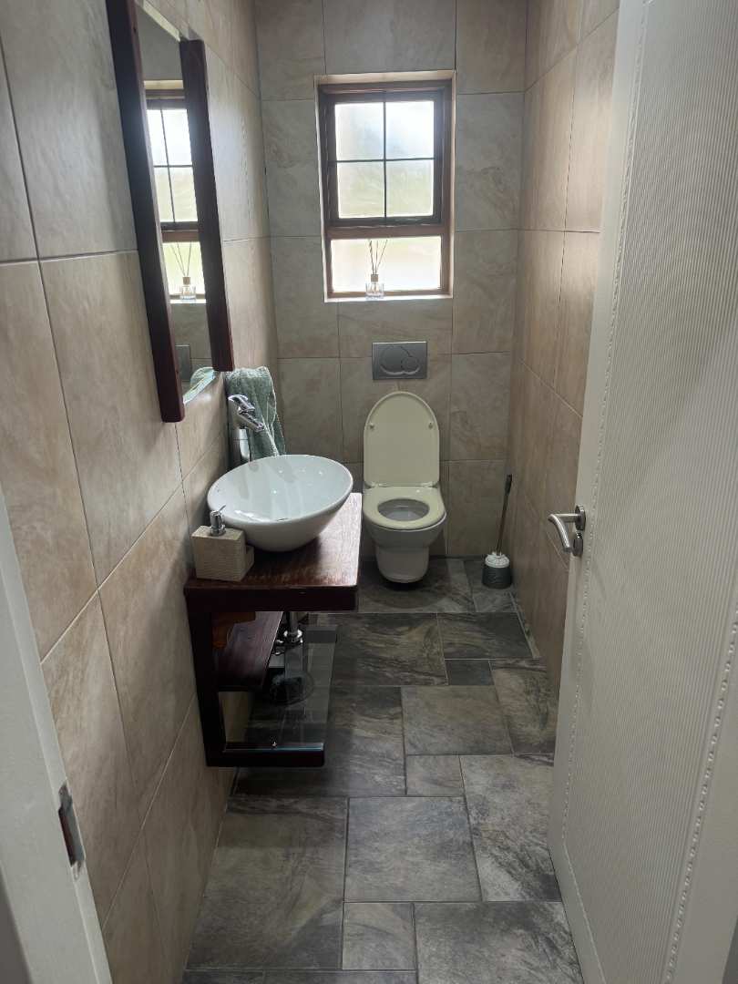 5 Bedroom Property for Sale in Oakdene Gauteng