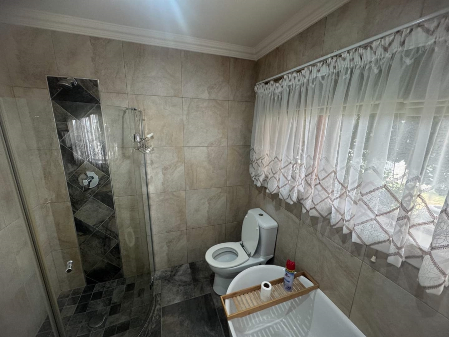 5 Bedroom Property for Sale in Oakdene Gauteng