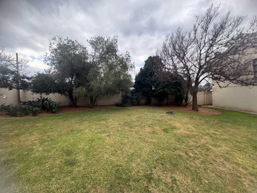 5 Bedroom Property for Sale in Oakdene Gauteng