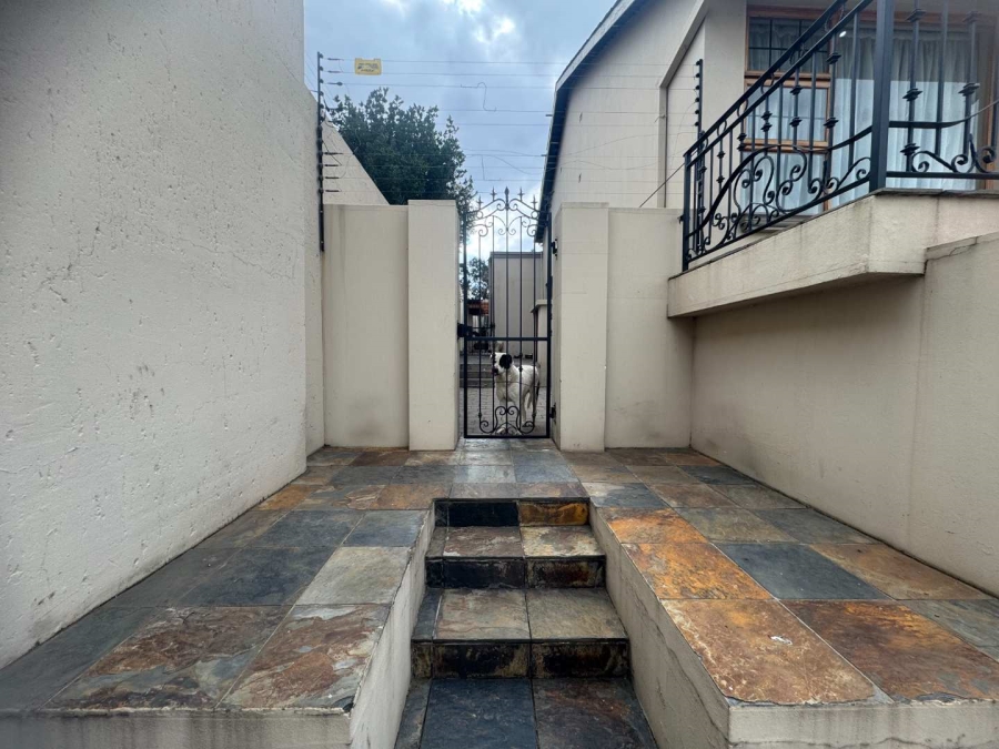 5 Bedroom Property for Sale in Oakdene Gauteng