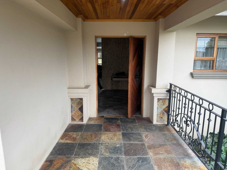 5 Bedroom Property for Sale in Oakdene Gauteng