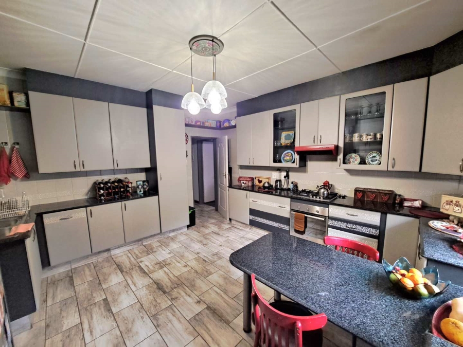 4 Bedroom Property for Sale in Cinderella Gauteng
