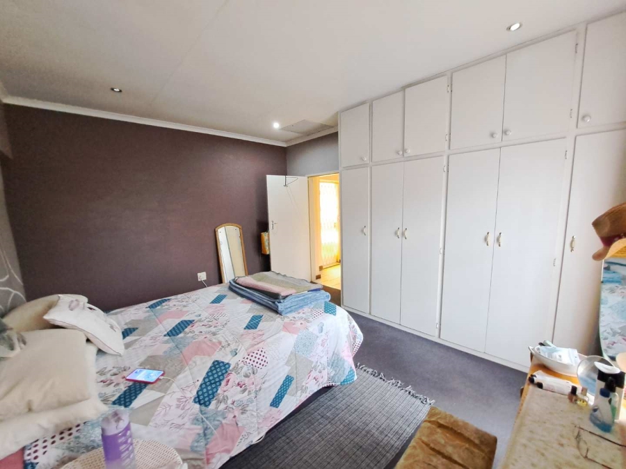 4 Bedroom Property for Sale in Cinderella Gauteng