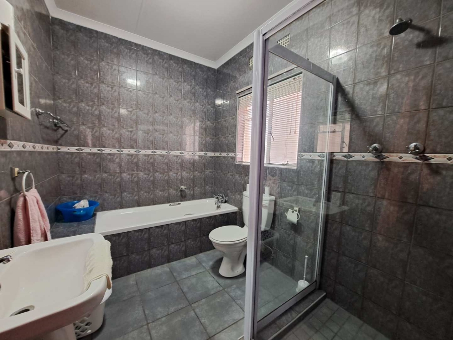 4 Bedroom Property for Sale in Cinderella Gauteng