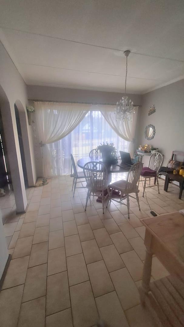 5 Bedroom Property for Sale in Wingate Park Gauteng