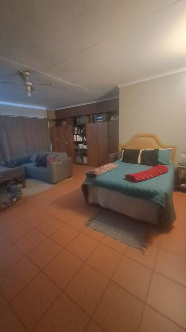 5 Bedroom Property for Sale in Wingate Park Gauteng