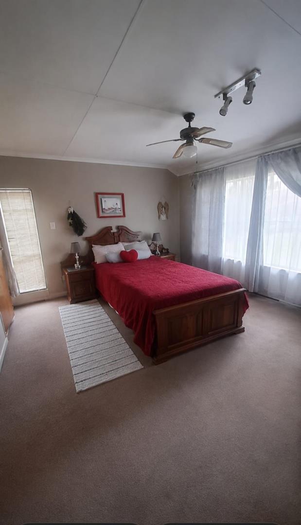 5 Bedroom Property for Sale in Wingate Park Gauteng