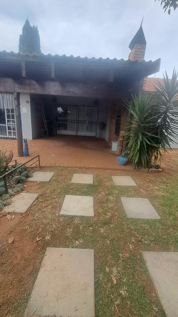 5 Bedroom Property for Sale in Wingate Park Gauteng