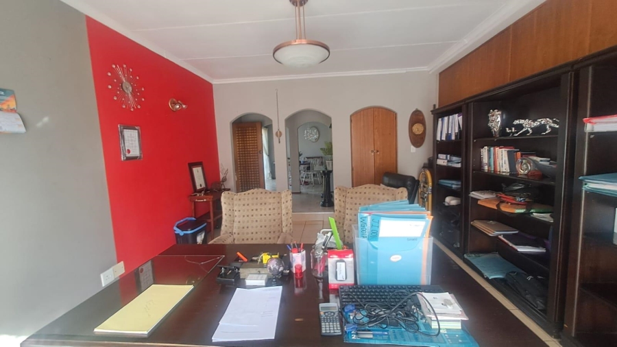 5 Bedroom Property for Sale in Wingate Park Gauteng