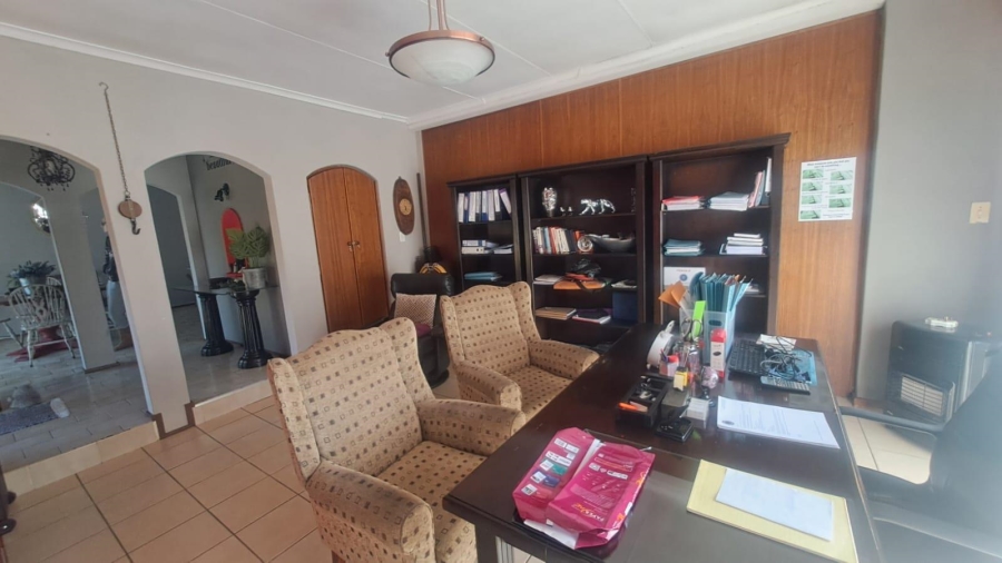 5 Bedroom Property for Sale in Wingate Park Gauteng