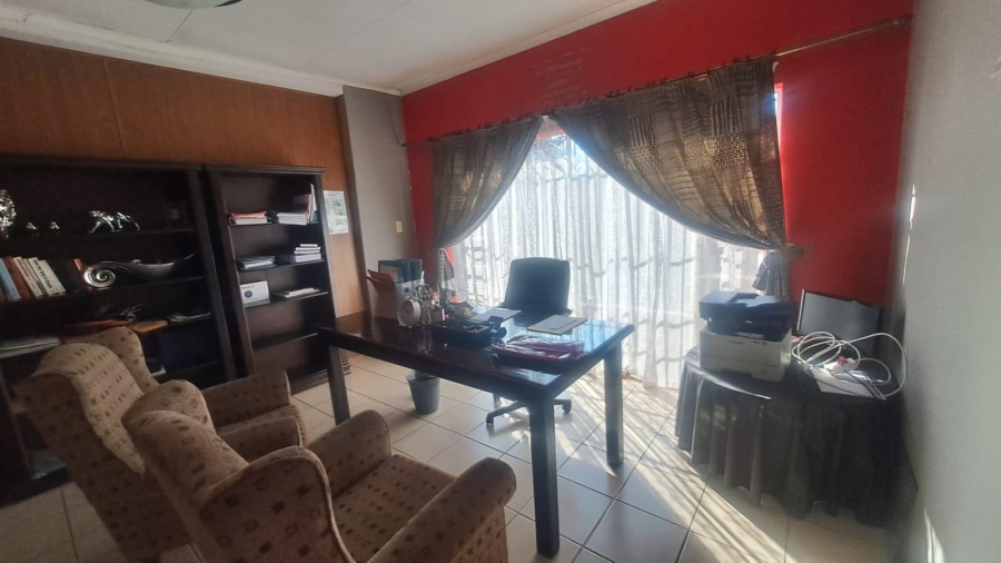 5 Bedroom Property for Sale in Wingate Park Gauteng