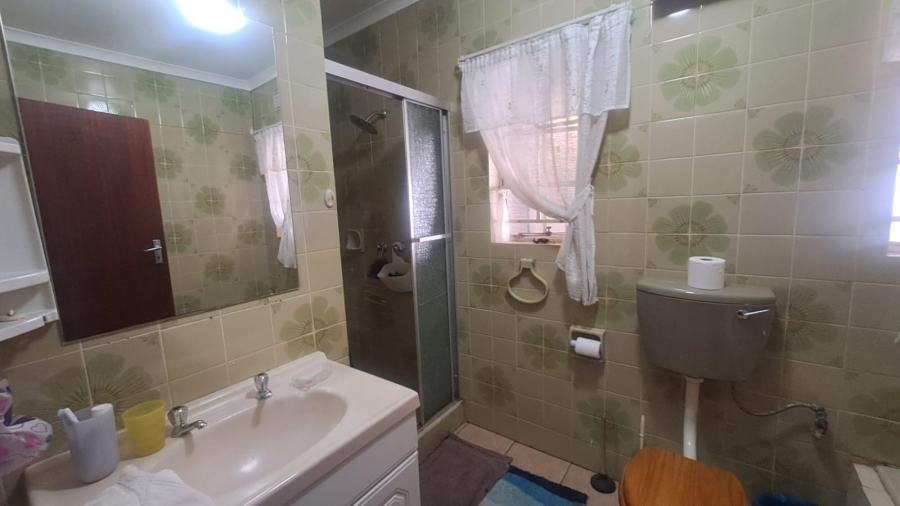 5 Bedroom Property for Sale in Wingate Park Gauteng