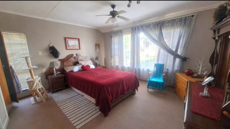 5 Bedroom Property for Sale in Wingate Park Gauteng
