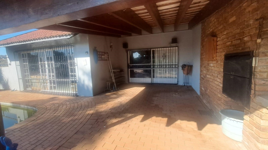 5 Bedroom Property for Sale in Wingate Park Gauteng