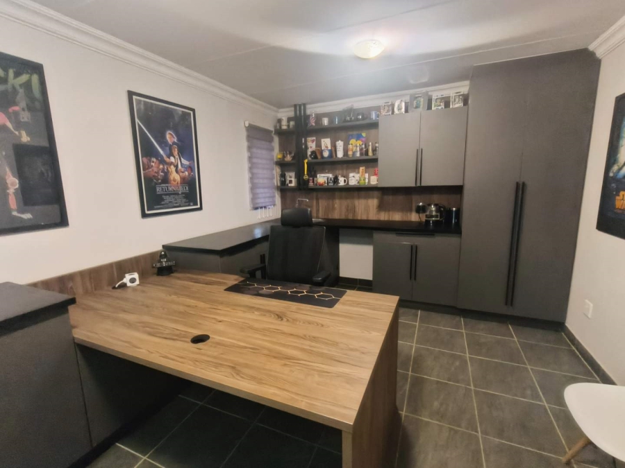 To Let 4 Bedroom Property for Rent in Erasmuskloof Gauteng
