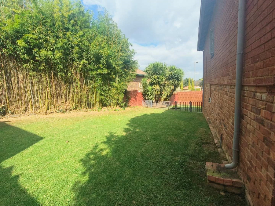 To Let 4 Bedroom Property for Rent in Erasmuskloof Gauteng