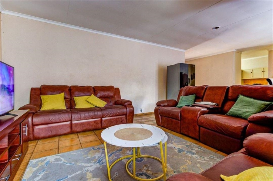 3 Bedroom Property for Sale in Birchleigh Gauteng