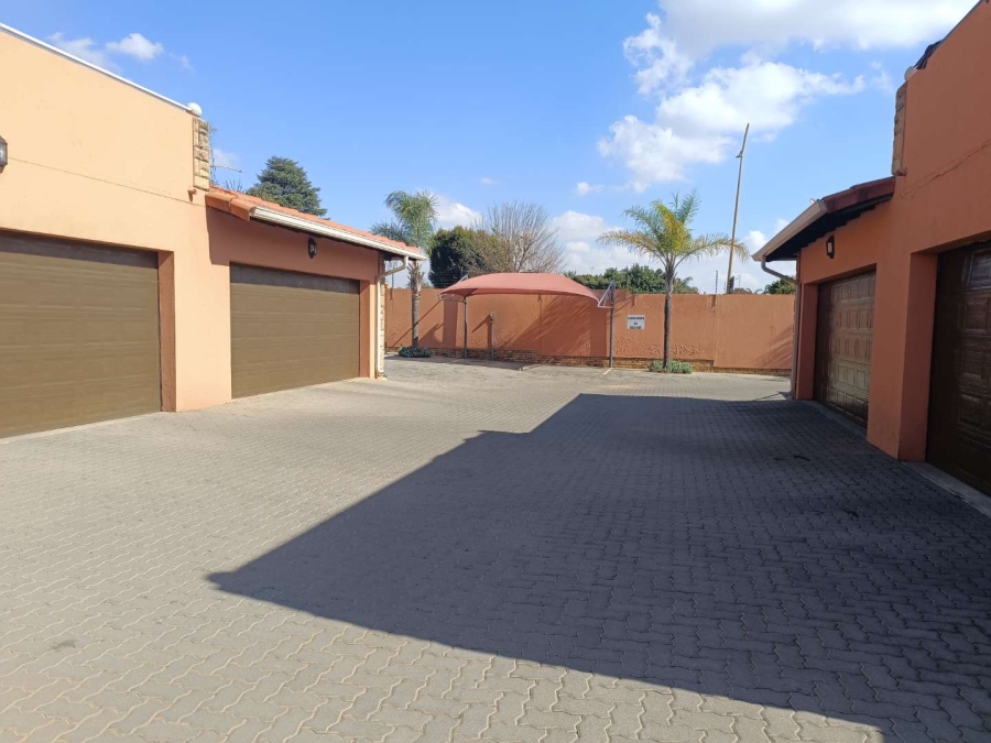 3 Bedroom Property for Sale in Glen Marais Gauteng