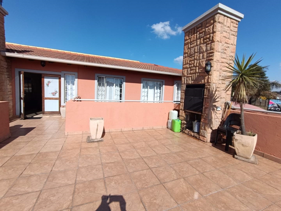 3 Bedroom Property for Sale in Glen Marais Gauteng