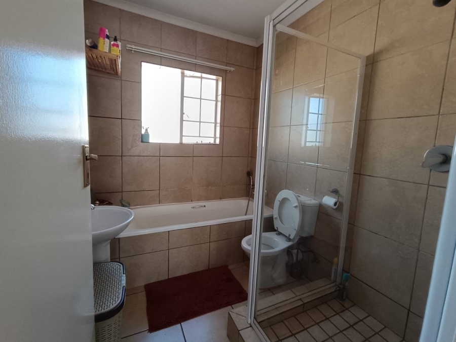 3 Bedroom Property for Sale in Glen Marais Gauteng