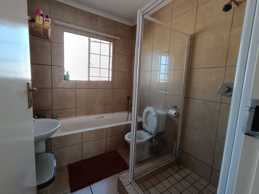 3 Bedroom Property for Sale in Glen Marais Gauteng