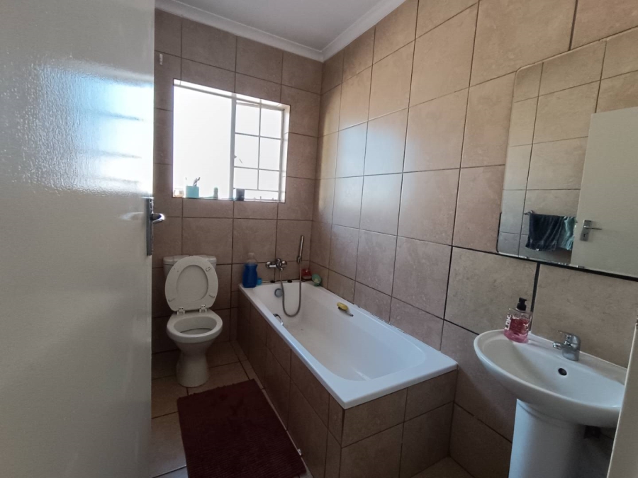 3 Bedroom Property for Sale in Glen Marais Gauteng