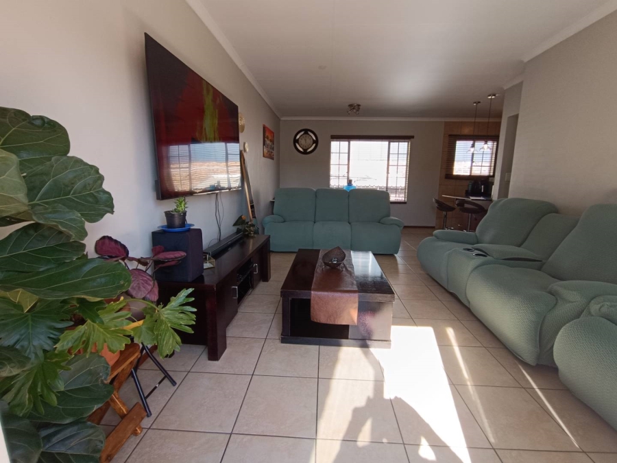 3 Bedroom Property for Sale in Glen Marais Gauteng
