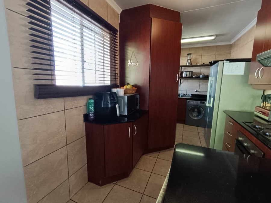 3 Bedroom Property for Sale in Glen Marais Gauteng