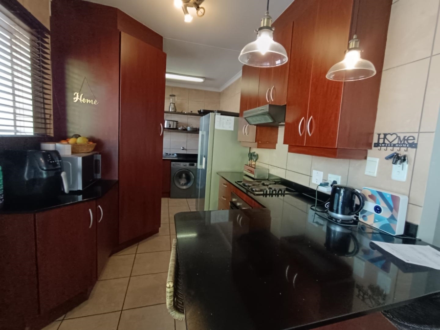 3 Bedroom Property for Sale in Glen Marais Gauteng