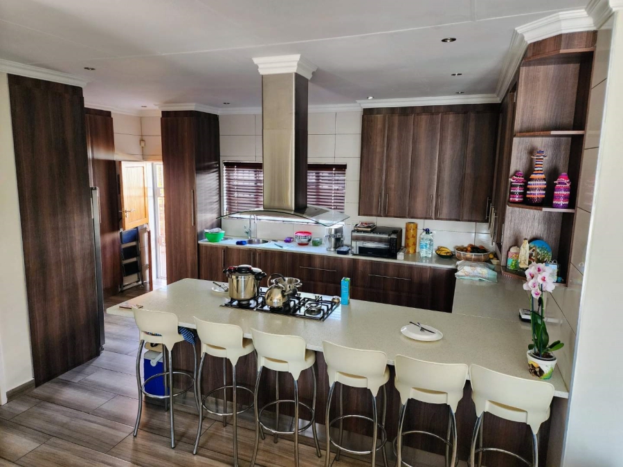 6 Bedroom Property for Sale in Villieria Gauteng
