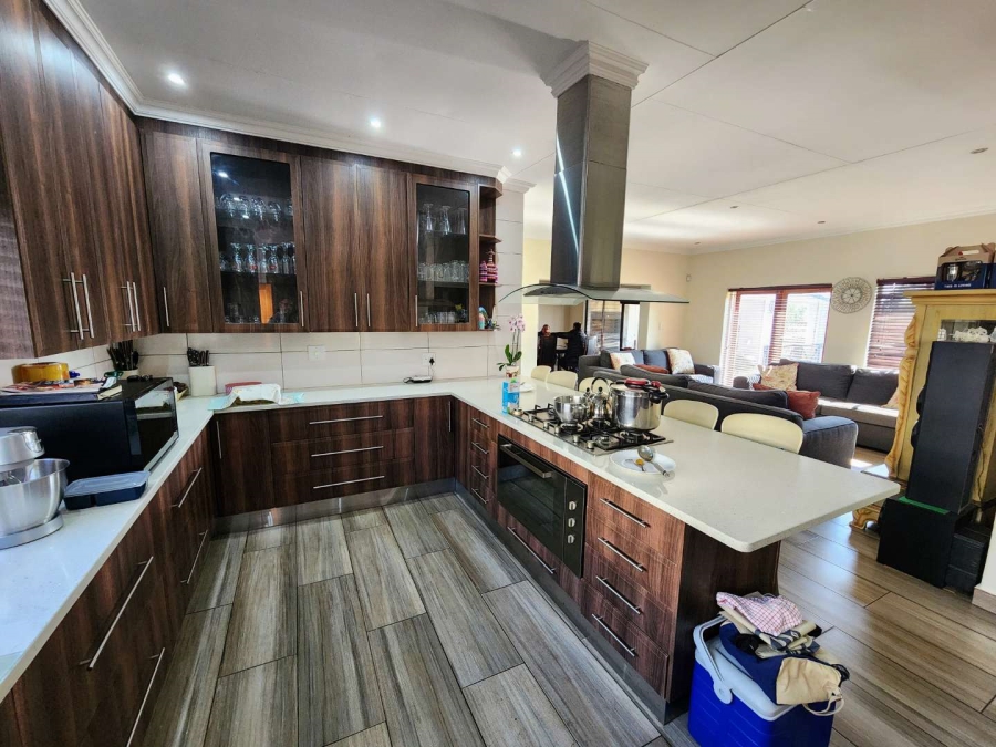 6 Bedroom Property for Sale in Villieria Gauteng