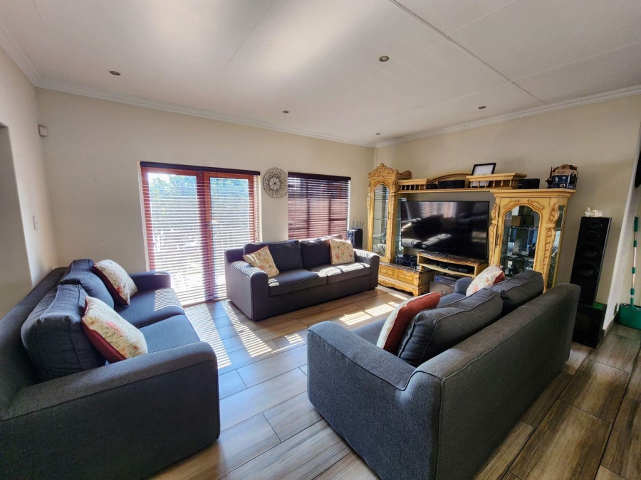 6 Bedroom Property for Sale in Villieria Gauteng