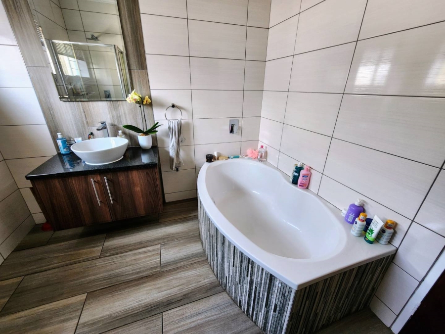 6 Bedroom Property for Sale in Villieria Gauteng