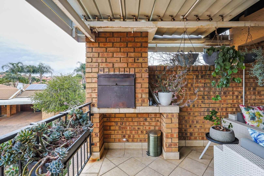 2 Bedroom Property for Sale in The Wilds Gauteng