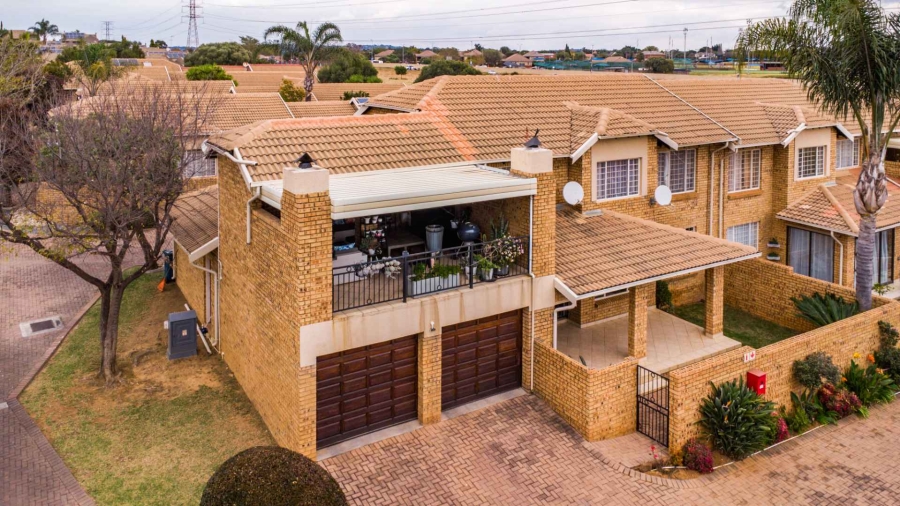 2 Bedroom Property for Sale in The Wilds Gauteng