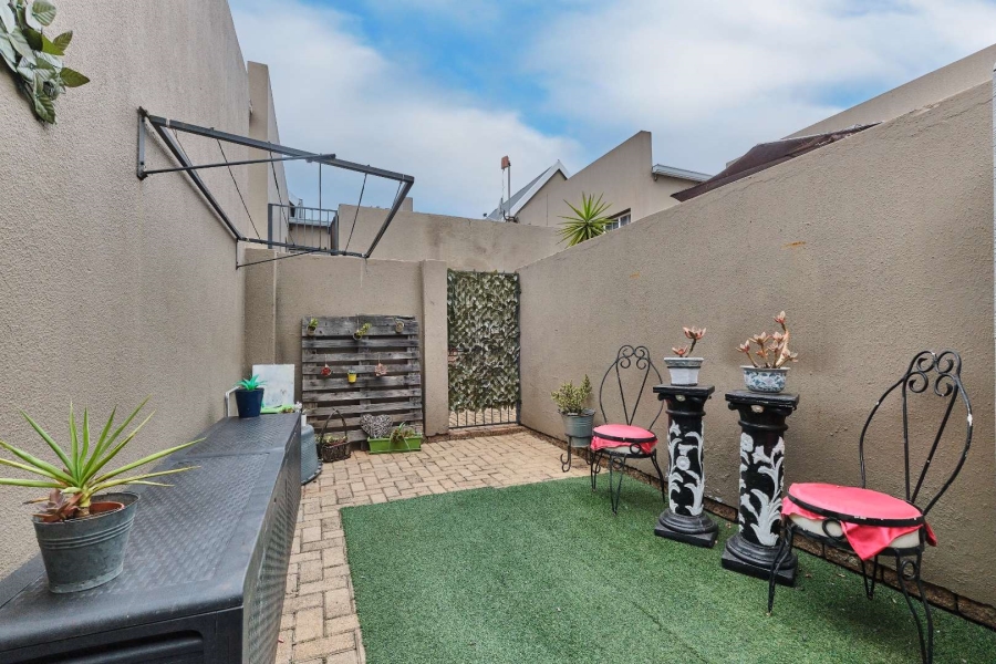 2 Bedroom Property for Sale in Radiokop Gauteng