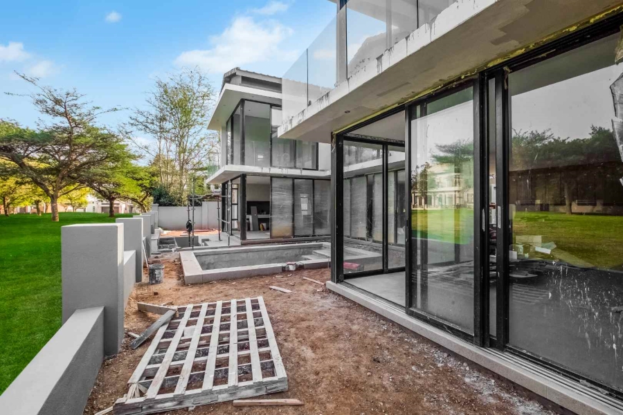 5 Bedroom Property for Sale in Copperleaf Estate Gauteng