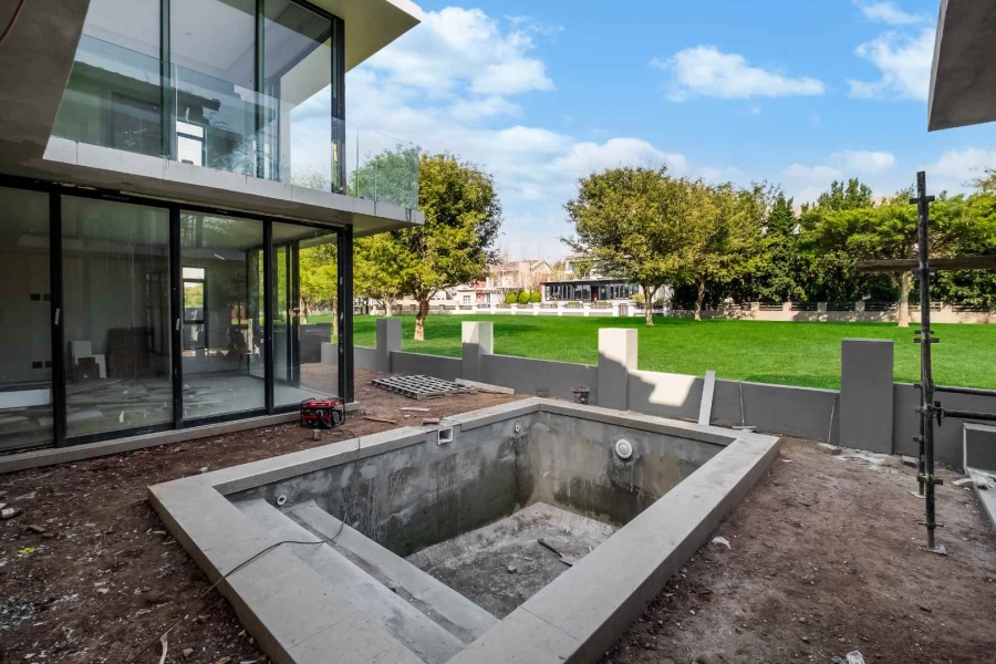 5 Bedroom Property for Sale in Copperleaf Estate Gauteng