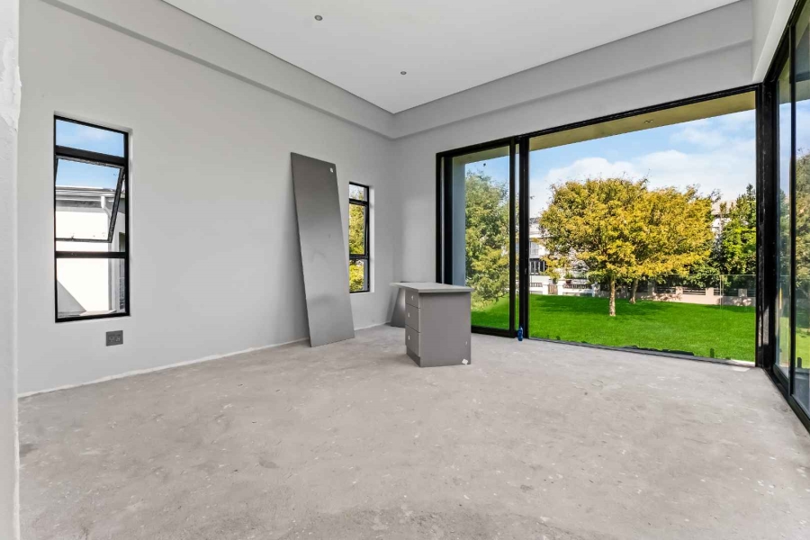 5 Bedroom Property for Sale in Copperleaf Estate Gauteng